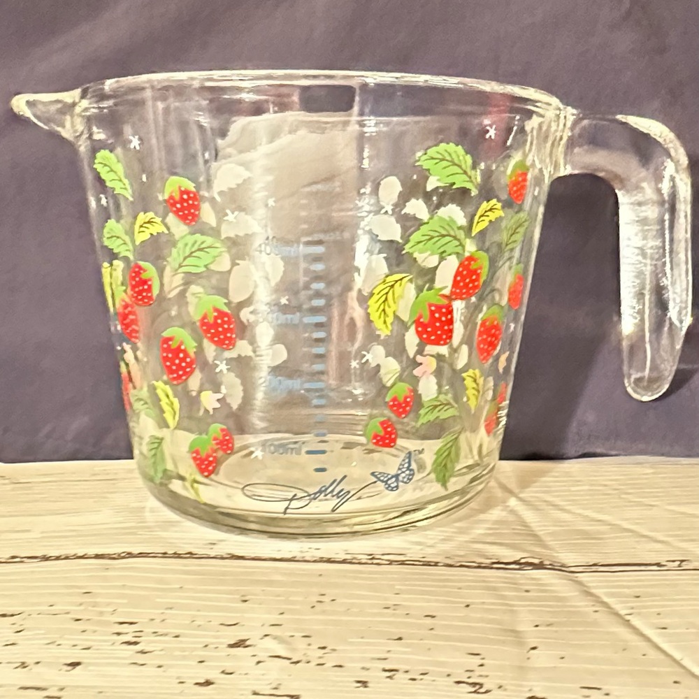 Dolly Parton DG Strawberry Patterned Glass Measuring 2-Cup discount ship